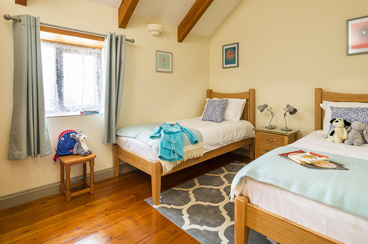 twin bedroom